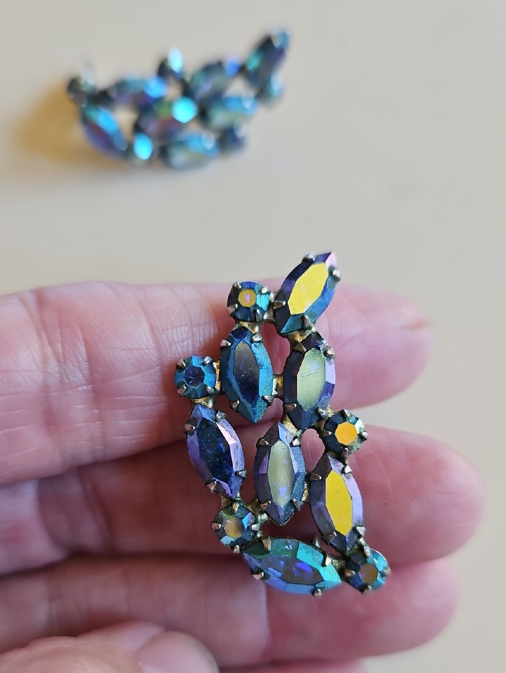 Vintage blue Aurora Borealis rhinestones silver-tone clip on earrings Dazzling - Picture 2 of 5